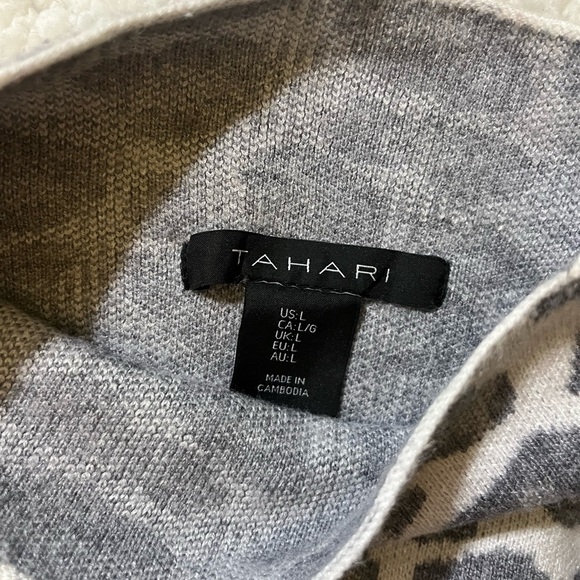 Tahari Women’s Gray Leopard Print Sweater Size Large - Picture 4 of 6